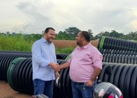 Alex Redano entrega implementos para produtores rurais de Buritis