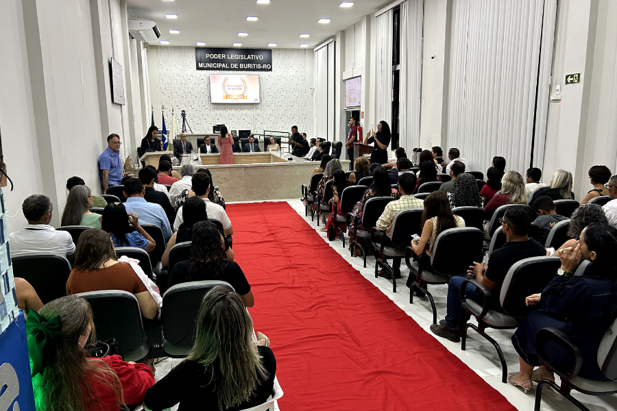 Professores são homenageados em solenidade de premiação da prova SAERO 2024