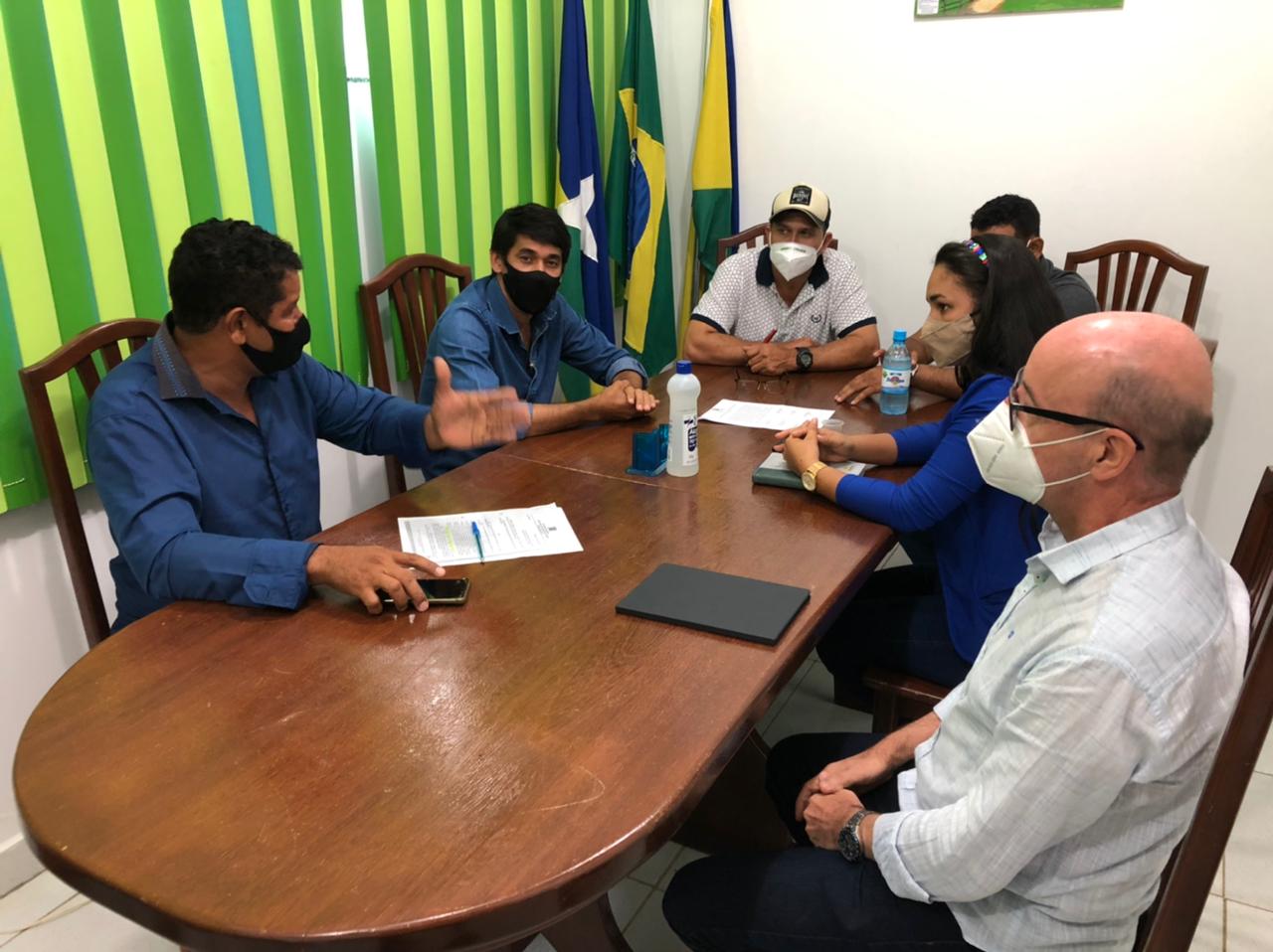 Membros da frente parlamentar evangélica se reunem 